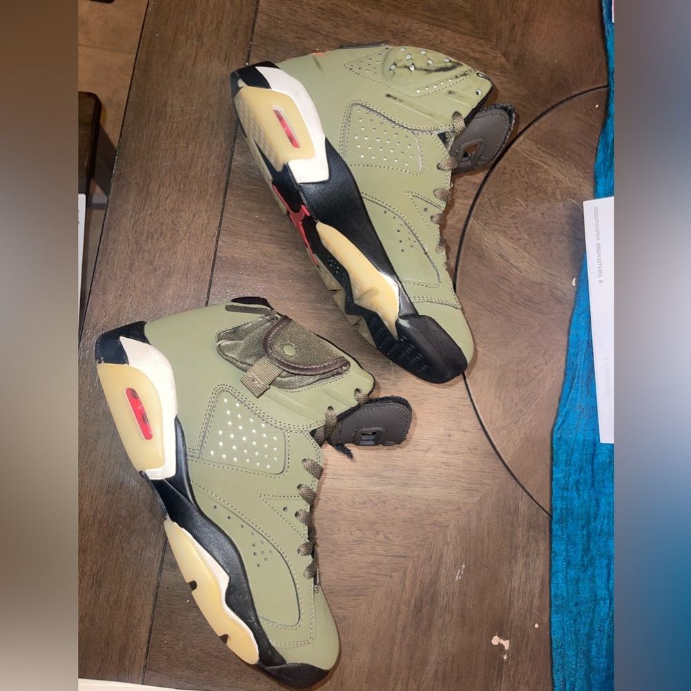 Jordan- x Travis Scott 6 Retro “olive”
